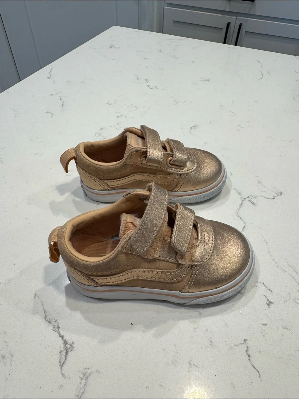 Vans Ward V Metallic toddler sneakers featuring a shiny rose-gold size 6